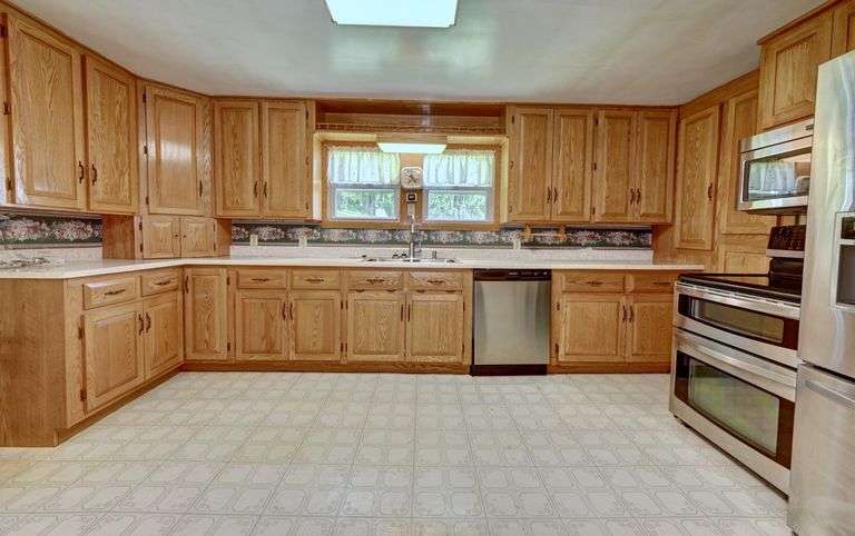 Absolute Home & Outbuildings on 3.75 Acres