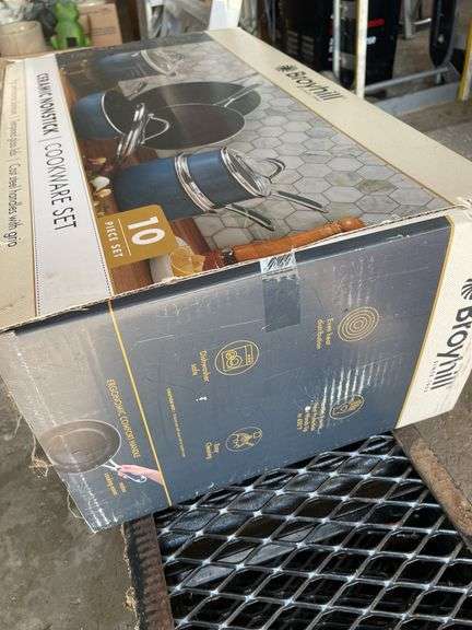 BRAND NEW BROYHILL NONSTICK COOKWARE