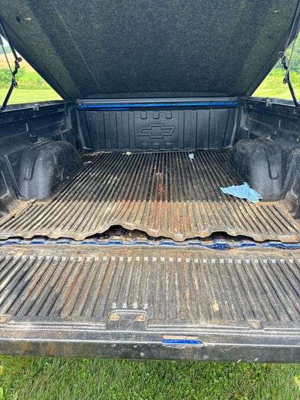 2003 Chevrolet 1500 Extended cab , 4x4 , Leather Interior, Good Running Truck