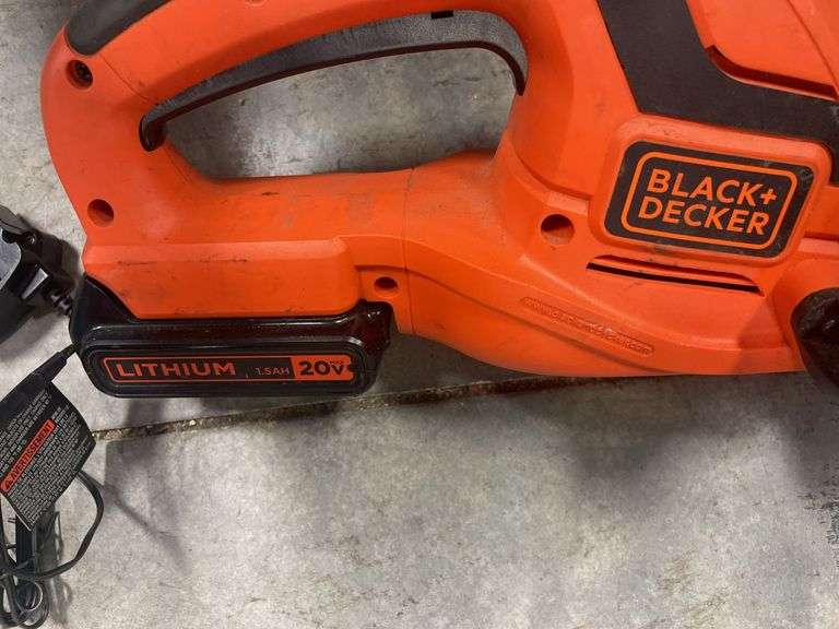 Black and Decker electric edger and hedge trimmer with batteries and charger - works