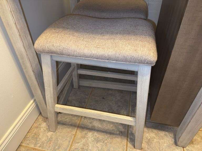 Rustic Style Kitchen Table and Stools