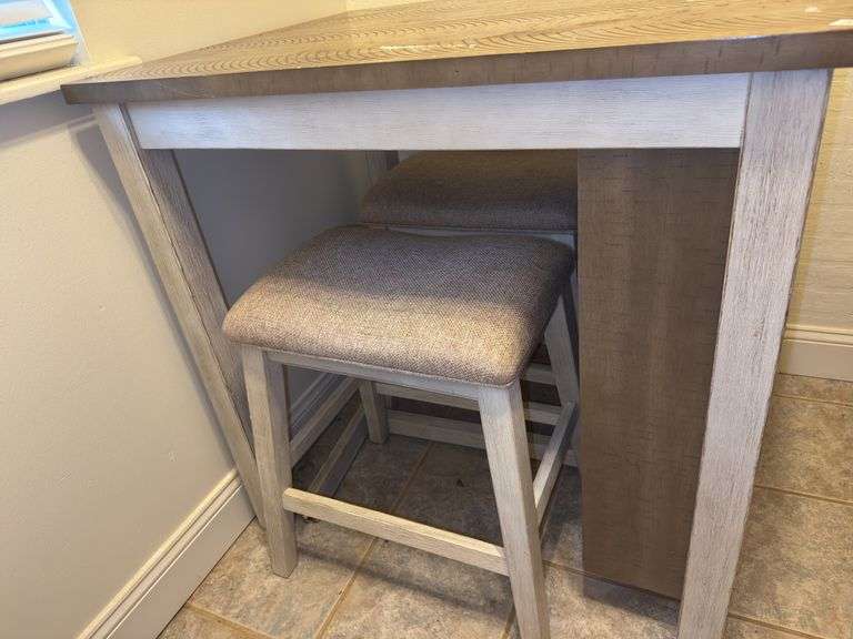 Rustic Style Kitchen Table and Stools