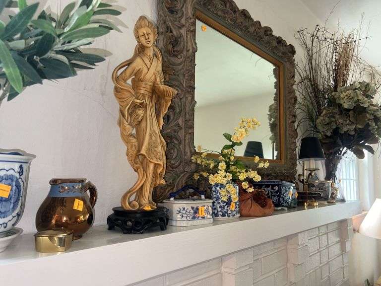 Assortment of Decor