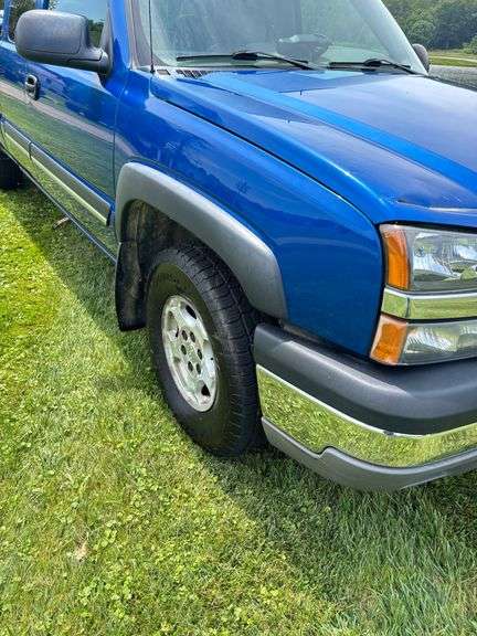 2003 Chevrolet 1500 Extended cab , 4x4 , Leather Interior, Good Running Truck