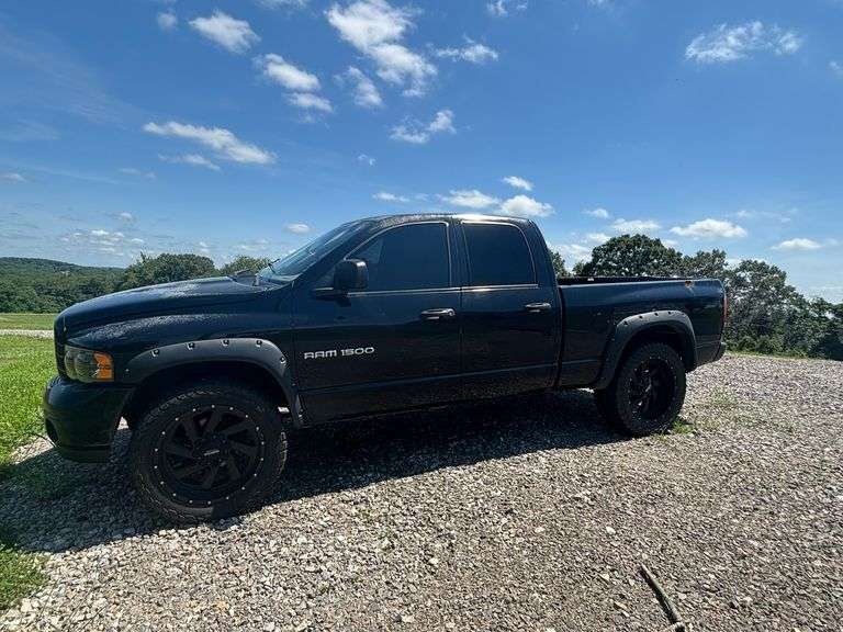 2003 Dodge Ram 1500 ,4x4 , 177,00 miles , Camo interior Design, Good Running Truck