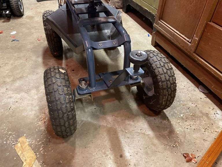 ROLLING CARDEN SEAT AND TOOLS