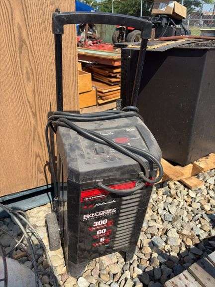 Schumacher portable battery charger - SC1400 - 300 amp