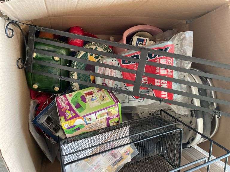 LARGE ASSORTMENT OF CHRISTMAS SUPPLIES
