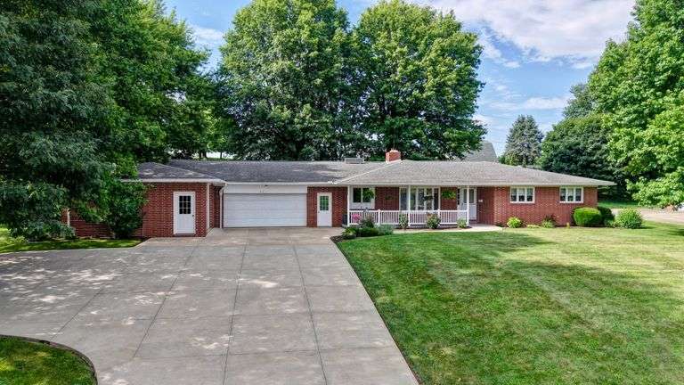 Brick Ranch Home in Sugarcreek