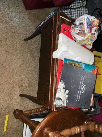 PAIR OF NIGHTSTANDS, END TABLE AND CONTENTS