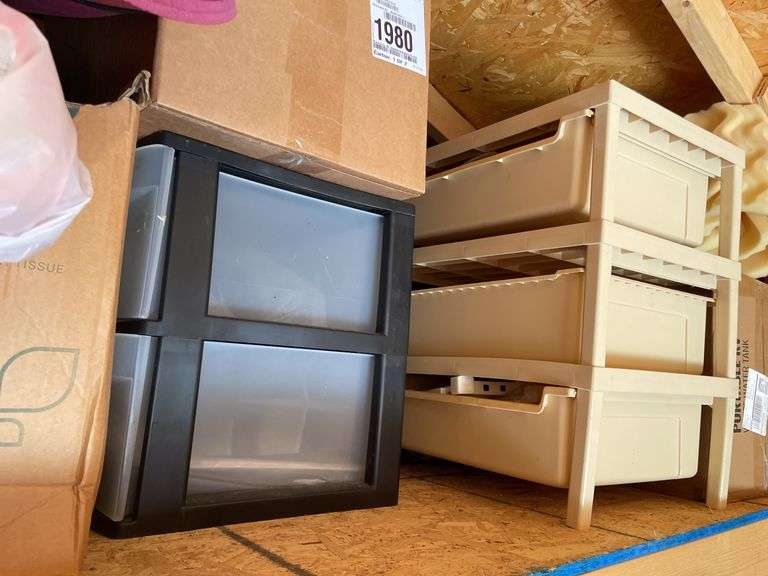 ALL CONTENTS IN LOFT INCLUDING RV WATER TANK, FOAM PADS, YOGA PAD, LUNCH BOX