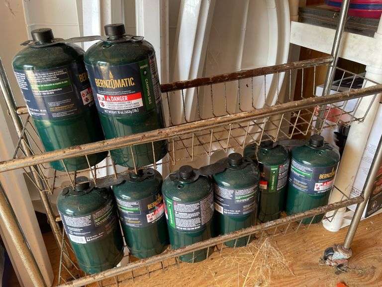 COLEMAN PROPANE LANTERN W/ EXTRA PROPANE TANKS