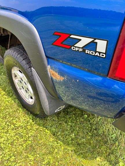 2003 Chevrolet 1500 Extended cab , 4x4 , Leather Interior, Good Running Truck