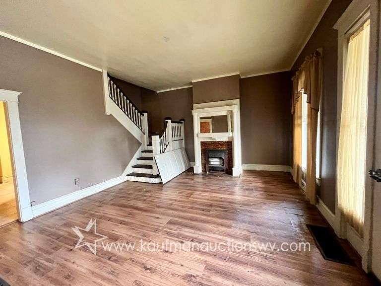 Fairmont 4 Bedroom Home with 4 Bay Garage