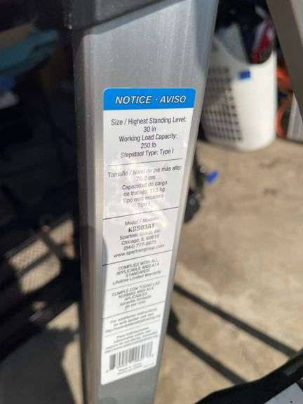 LIKE NEW KOBLAT HEAVY DUTY 3-STEP STOOL