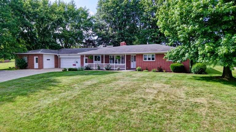 Brick Ranch Home in Sugarcreek