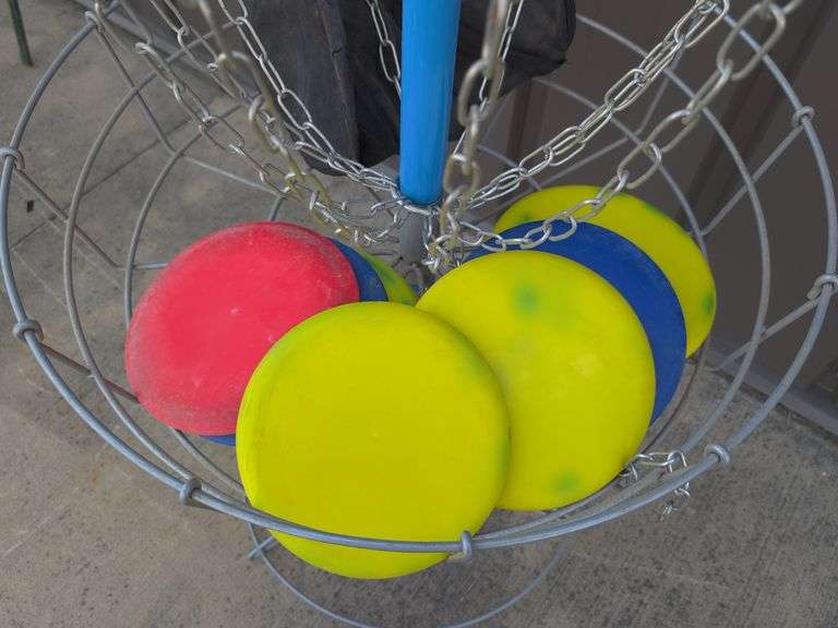Disc golf free standing basket with (9) discs