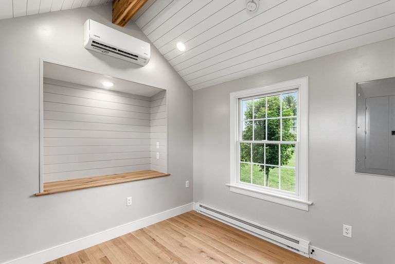 Mini Home on Wheels From Rosedale Trades
