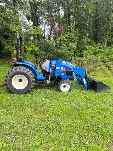 New Holland Workmaster 40 Tractor , 4WD with front end loader, Pto , 3 pt. , (Only 276 Hours )