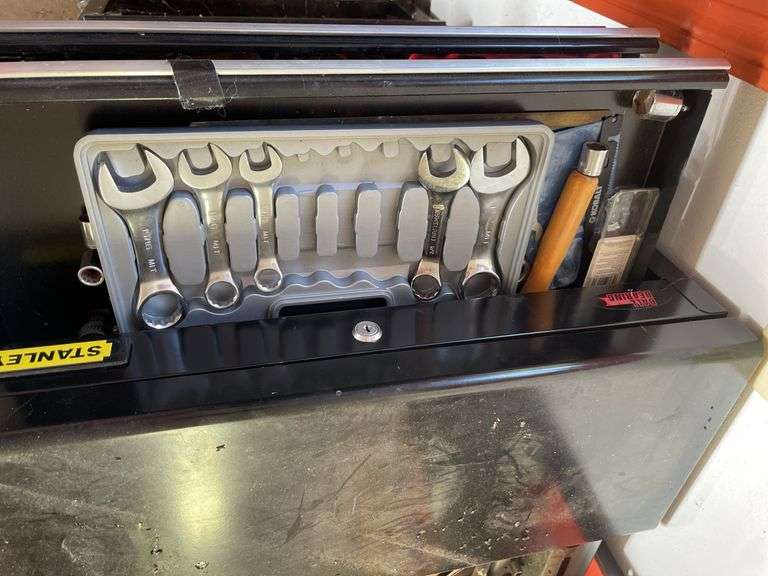 STANLEY ROLLIGN TOOL CHEST WITH TOOLS