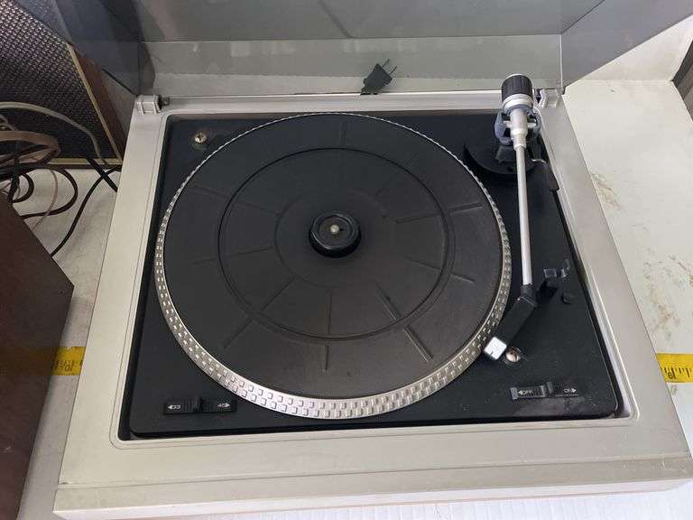Record Player, DVD Player, Radio/Cassette Player, Speakers