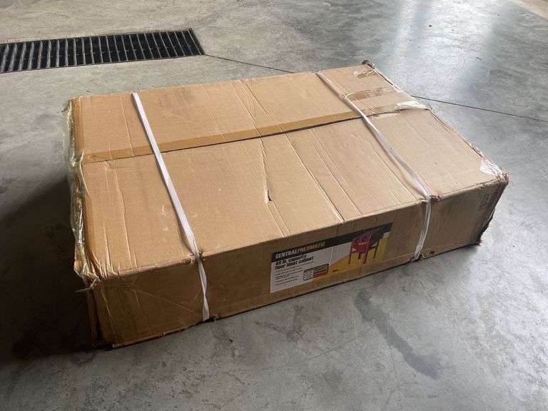 Central Pneumatic floor blast cabinet - 40 lb capacity - new in box