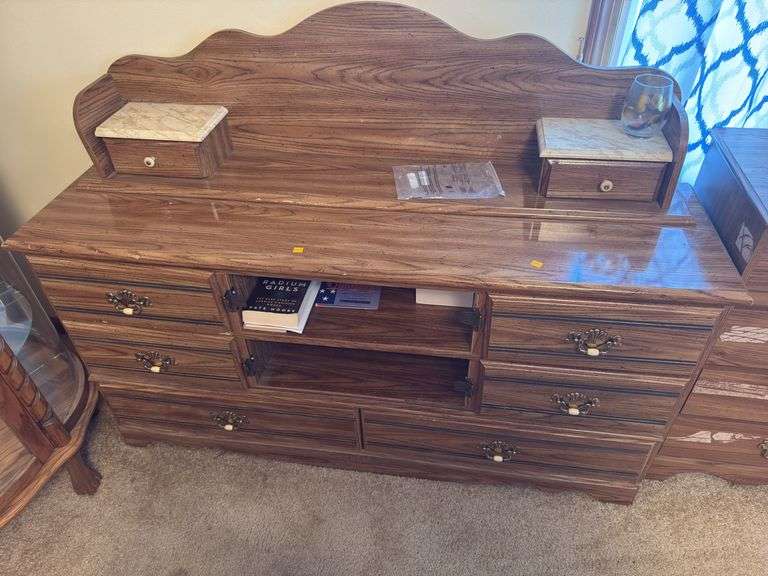 DRESSER AND CHEST OF DRAWERS
