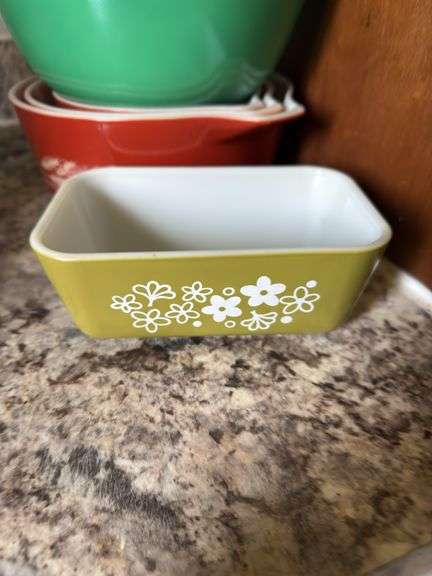 VINTAGE PYREX DISHES ASSORTMENT
