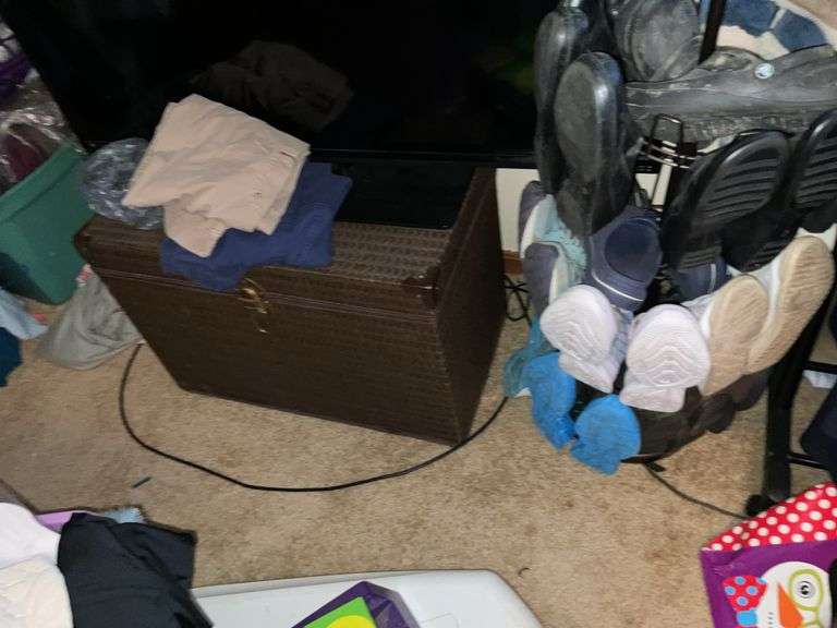 TV, WICKER-STYLE CHEST, AND SHOE RACK W/SHOES