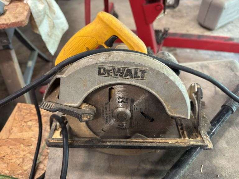 DEWALT CIRCULAR SAW