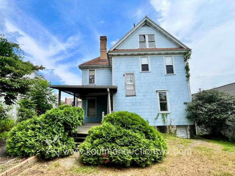 Fairmont 4 Bedroom Home with 4 Bay Garage