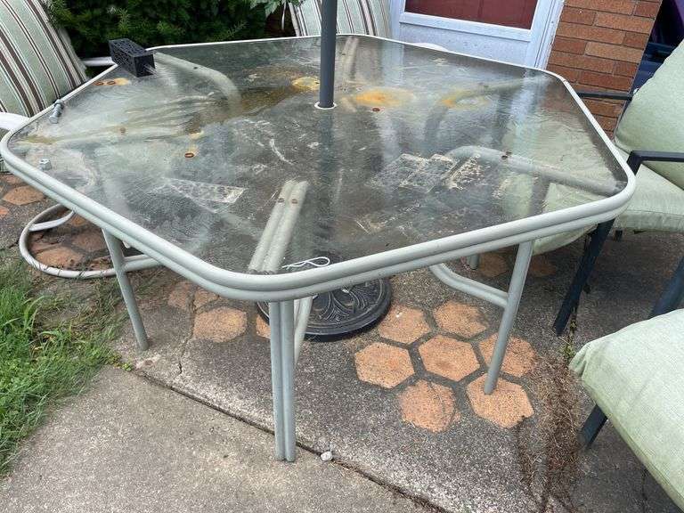 OUTDOOR PATIO WITH CHAIRS