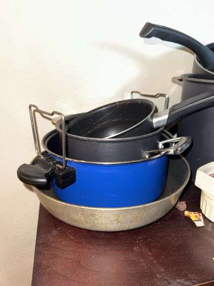 WOODEN CABINET AND CONTENTS INCL. POTS AND PANS, GLASS AND COOKWARE