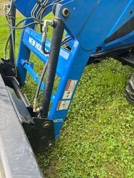 New Holland Workmaster 40 Tractor , 4WD with front end loader, Pto , 3 pt. , (Only 276 Hours )