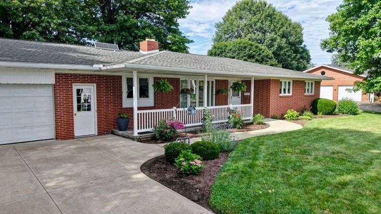 Brick Ranch Home in Sugarcreek