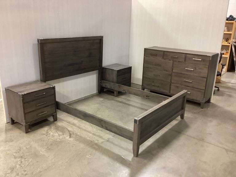 MAVIN Queen Bedroom Set