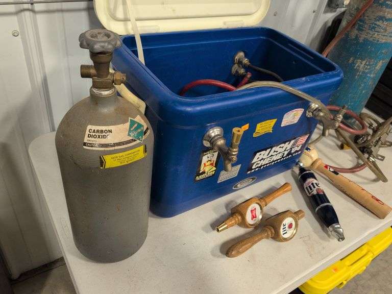 Tap handles with (2) carbon dioxide tanks and hoses