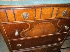DRESSER WITH CONTENTS AND CLOTHES RACK