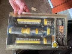 STANLEY ROLLIGN TOOL CHEST WITH TOOLS