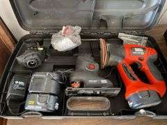 BLACK & DECKER PAIR OF SANDERS