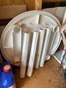 PLASITC INDOOR/OUTDOOR ROUND TABLE