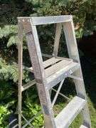 ALUMINUM 6' STEP LADDER