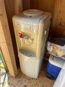 SUNBEAM COLD/HOT WATER DISPENSER