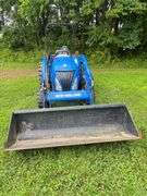 New Holland Workmaster 40 Tractor , 4WD with front end loader, Pto , 3 pt. , (Only 276 Hours )
