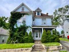 Fairmont 4 Bedroom Home with 4 Bay Garage