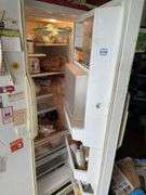 AMANA REFRIDGERATOR/FREEZER COMBO WORKS WELL.