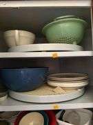 CONTENTS OF CUPBOARD INCL. DISHES AND DRINKING GLASSES