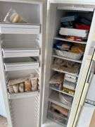 AMANA REFRIDGERATOR/FREEZER COMBO WORKS WELL.
