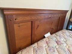 QUEEN BED W/PAIR OF NIGHTSTANDS AND PAIR OF BRASS LAMPS