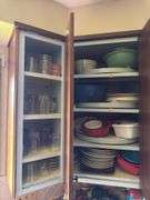 CONTENTS OF CUPBOARD INCL. DISHES AND DRINKING GLASSES